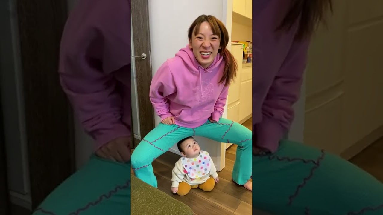 フワちゃんのことをずっと見てる赤ちゃん