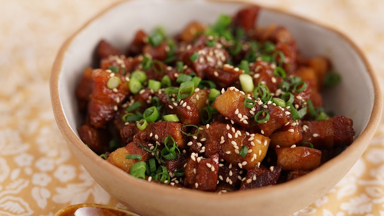 魯肉飯と書いてルーロー飯。これはもうひたすらかき込むしかない！