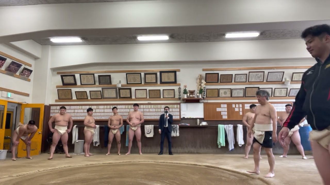 近畿大学相撲部見学、まわしをつけて取組！！