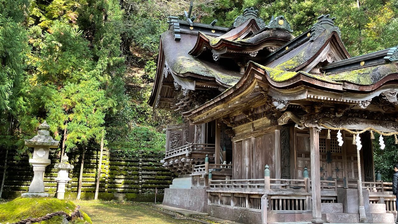 紙の神様、大瀧神社の秋時期の美しさ。shrine , god of japanese traditional paper,washi ,ootaki shrine in echizen fukui.