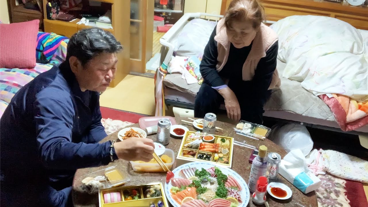 【元日】実家で母ちゃんとおせちと刺身で乾杯。