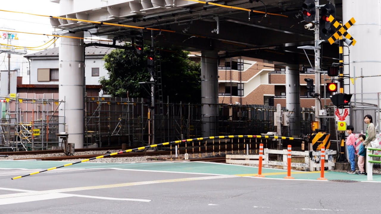遮断桿が長い踏切