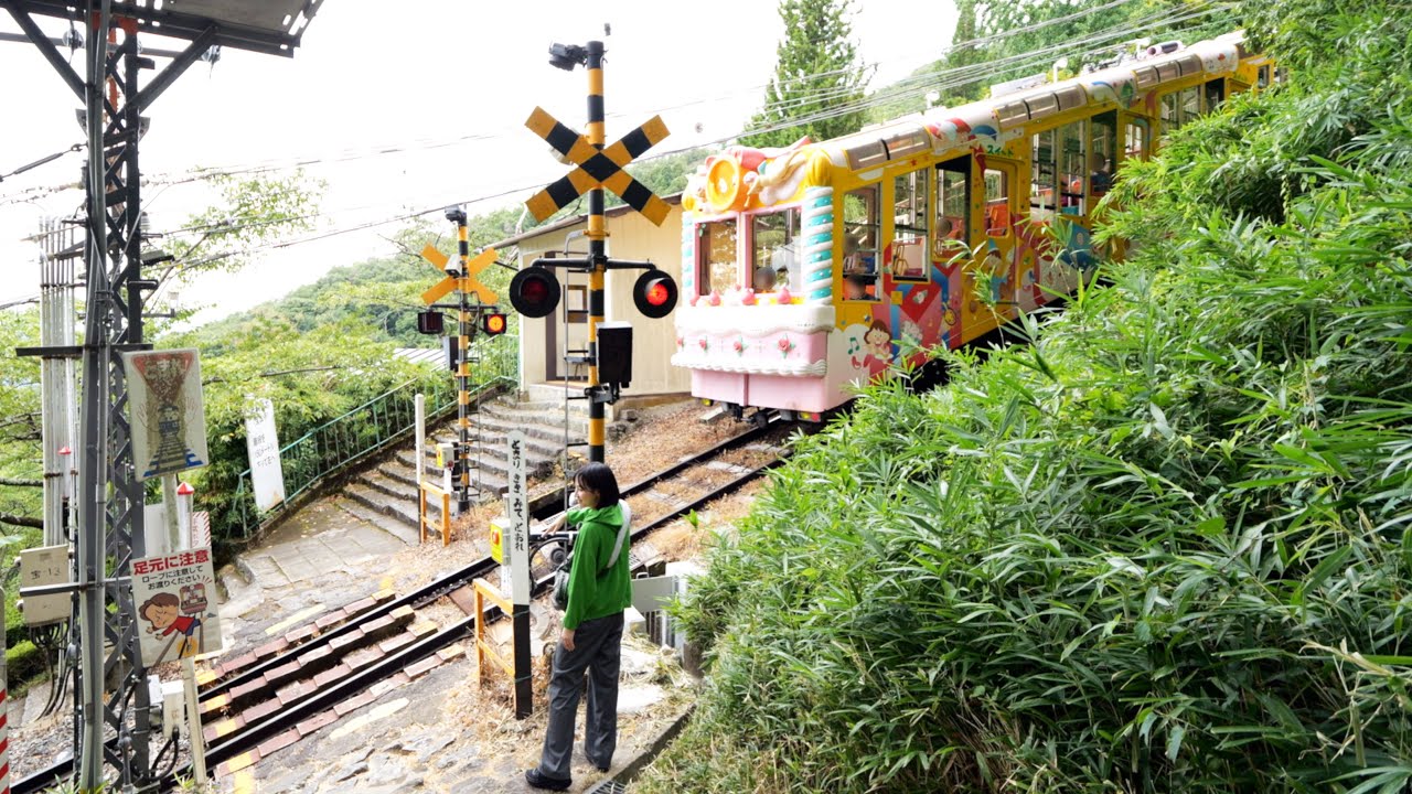 角度が急すぎる踏切 生駒ケーブル 梅屋敷踏切