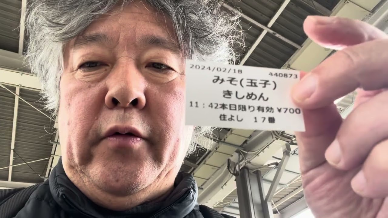 名古屋駅新幹線ホームで、きしめんを食べる