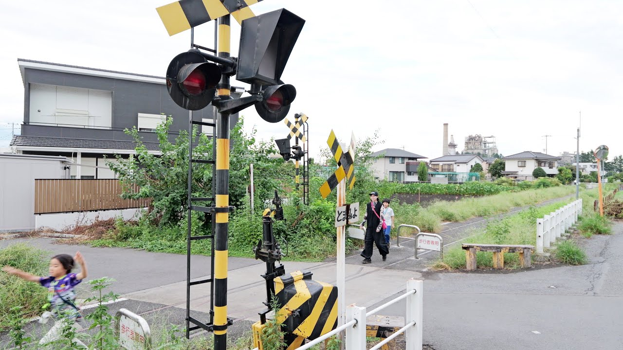 踏切もある廃線歩道 高麗川ポッポ道