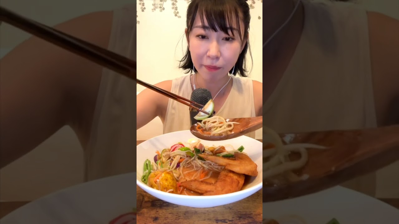 【ASMR】タイ人が大好きなソムタムと手羽先を食べる🥰