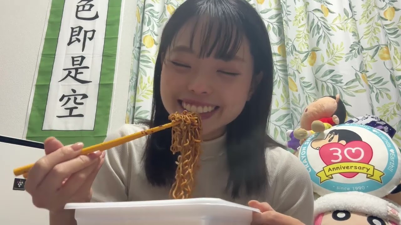 【一平ちゃん】カップ焼きそば美味すぎる！！みんなでちゅるちゅるりん！！！