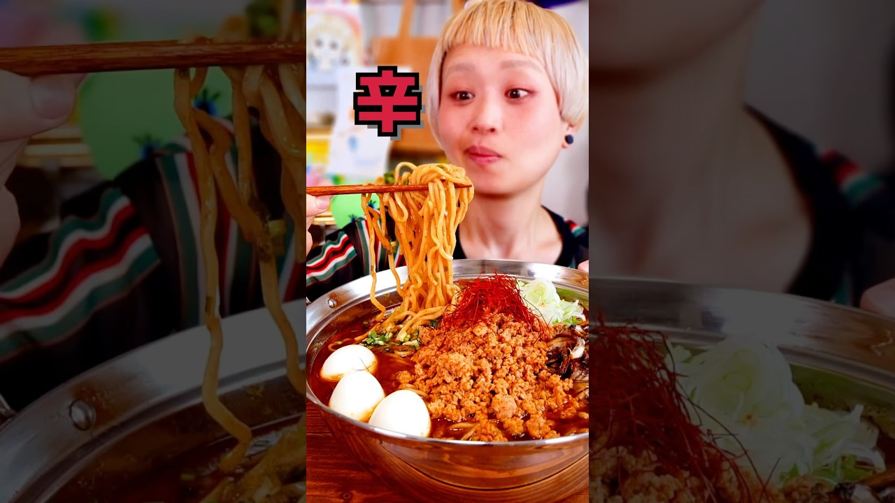 鍋ごとでかいラーメンを食べまくる。 #大食い #ラーメン  #表裏  #デカ盛り #shorts #おなかがすいたらモンスター #モッパン
