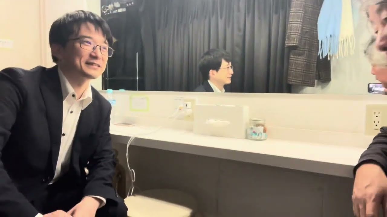 夜間飛行の井之上達矢さんと雑談していたら、石丸伸二さんがいらしたので、本番前に話さない方がいいと、会場に退避した動画