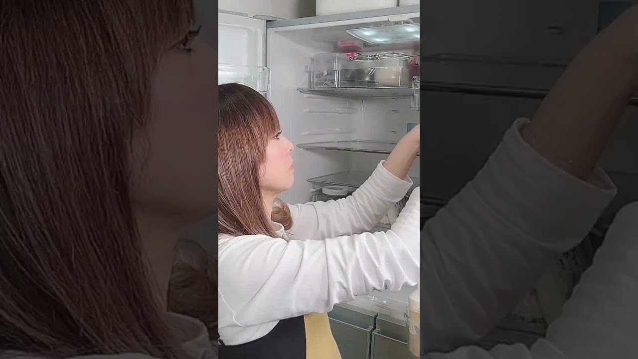 冷蔵庫掃除の様子を少しだけお見せします！