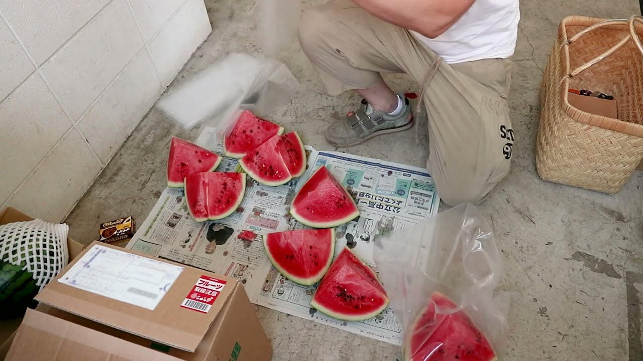 八つ切りのスイカ