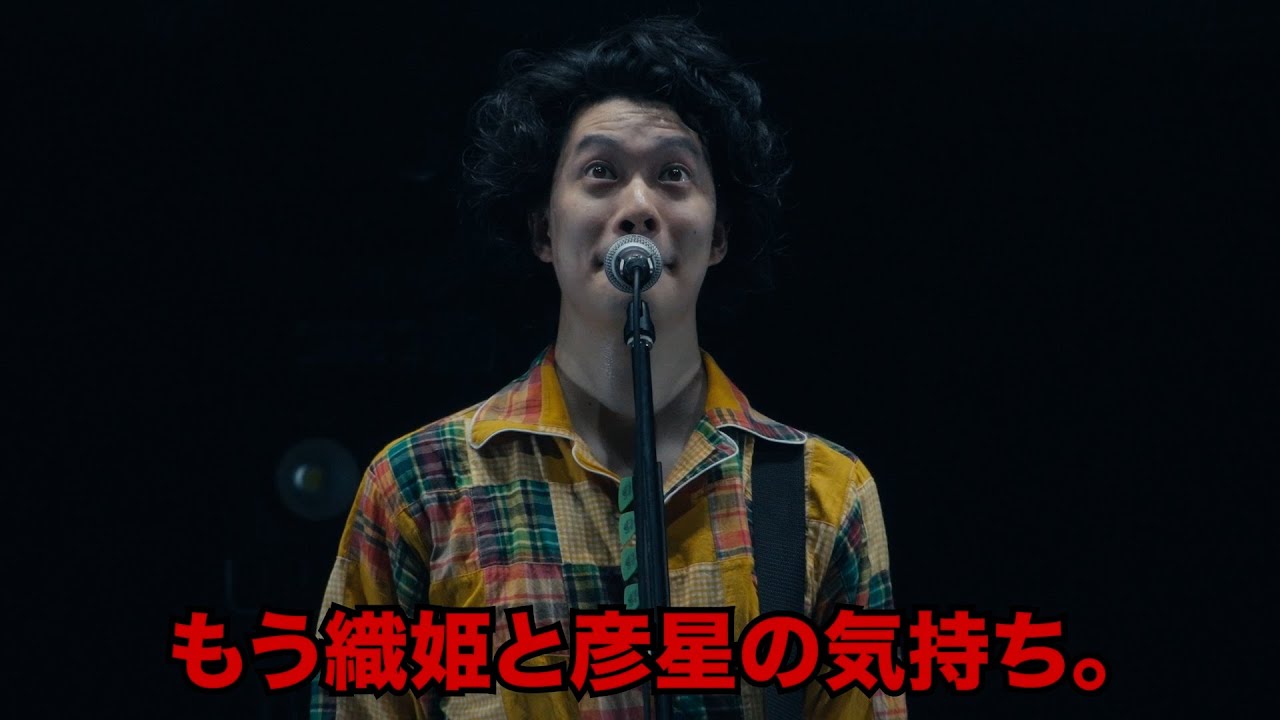 音楽のライブで面白い話をする粗品