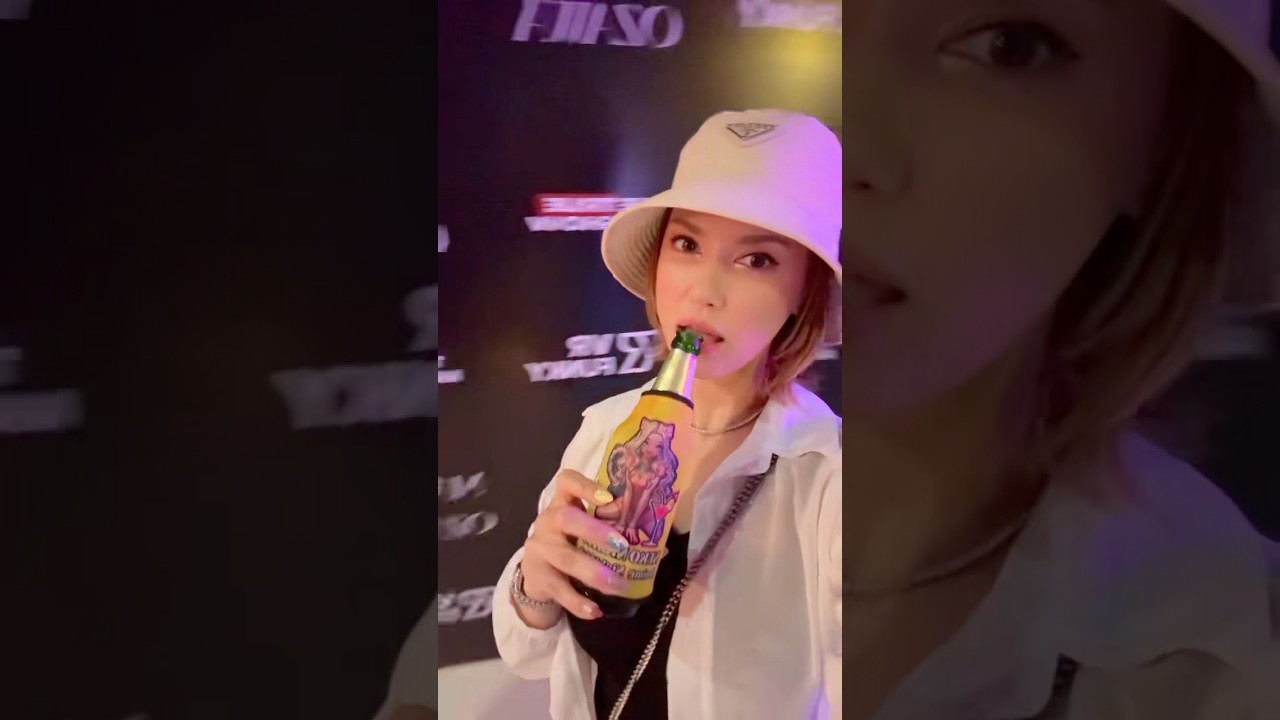 Staring my day with coffee,ending it with burger☕️🍔 #mariaozawaofficial #thailand #travelwithmaria