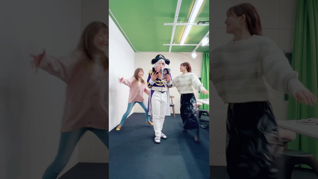 【#踊ってみた 】ミカちゃんの写真集見てるゴー☆ジャスさんを囲んでダンス💃#shorts #shortvideo