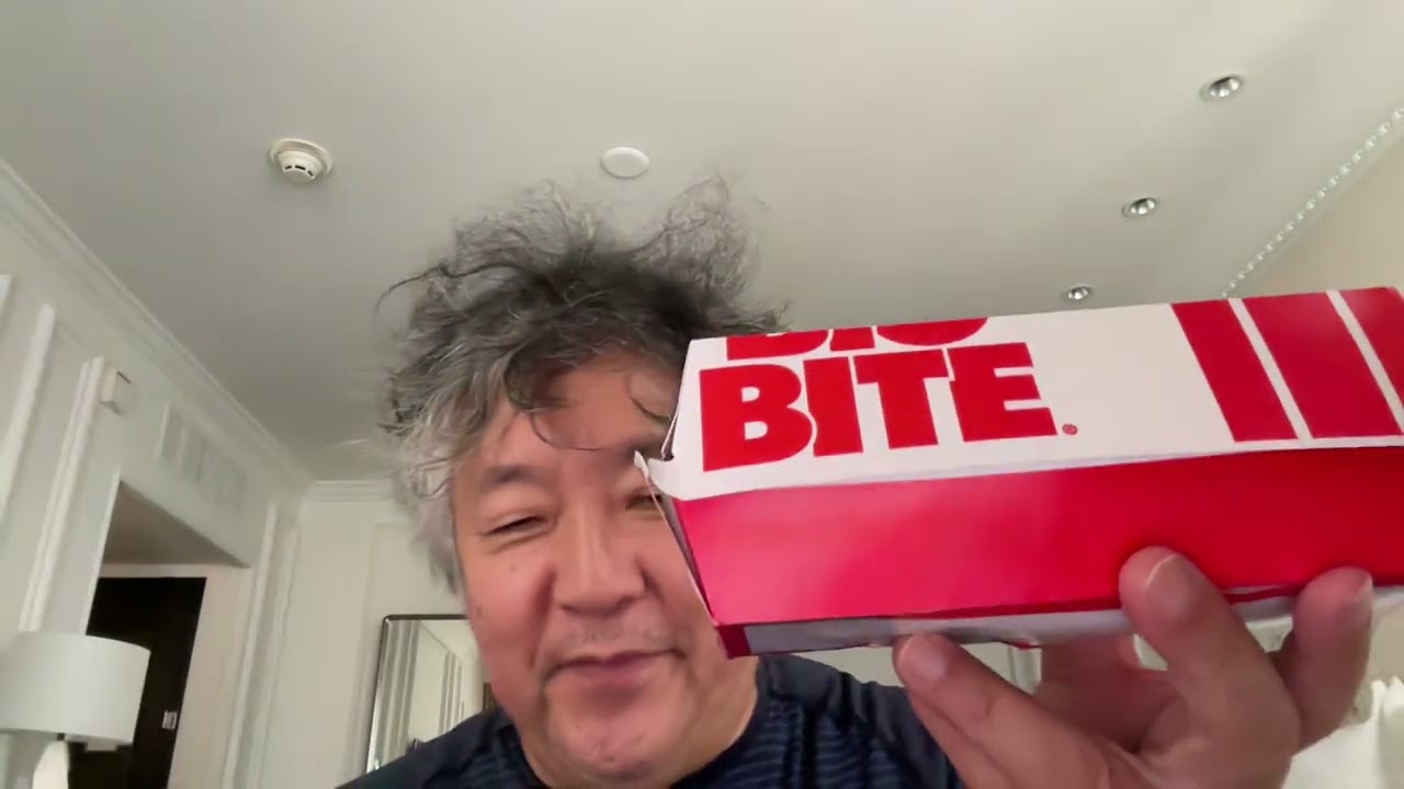 アメリカのセブンイレブンの、とても大きなホットドッグ（自分でつくる）。