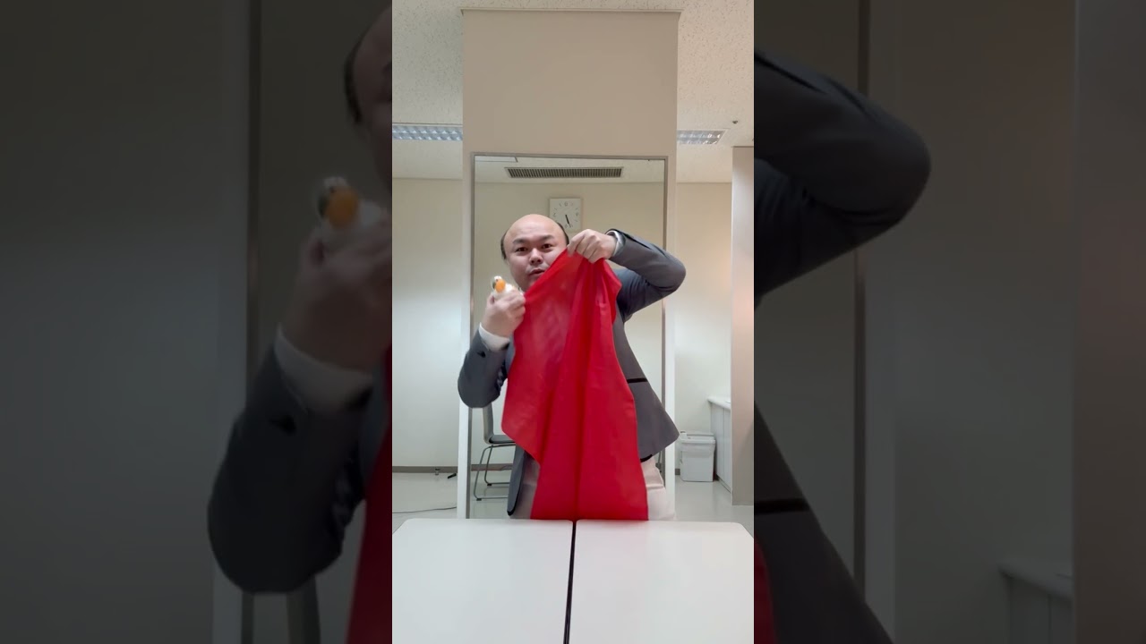 新年あけましておめでとうございます。テーブルクロス引きオンザヘッド #ワンワンニャンニャン #コント #ネタ