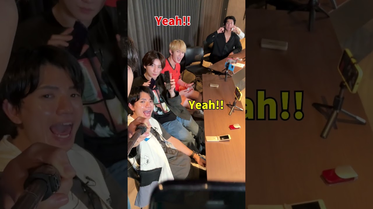 SixTONES official【ガラケーで平成エモ体験！】みんなも共感してるれる？…青春です😏