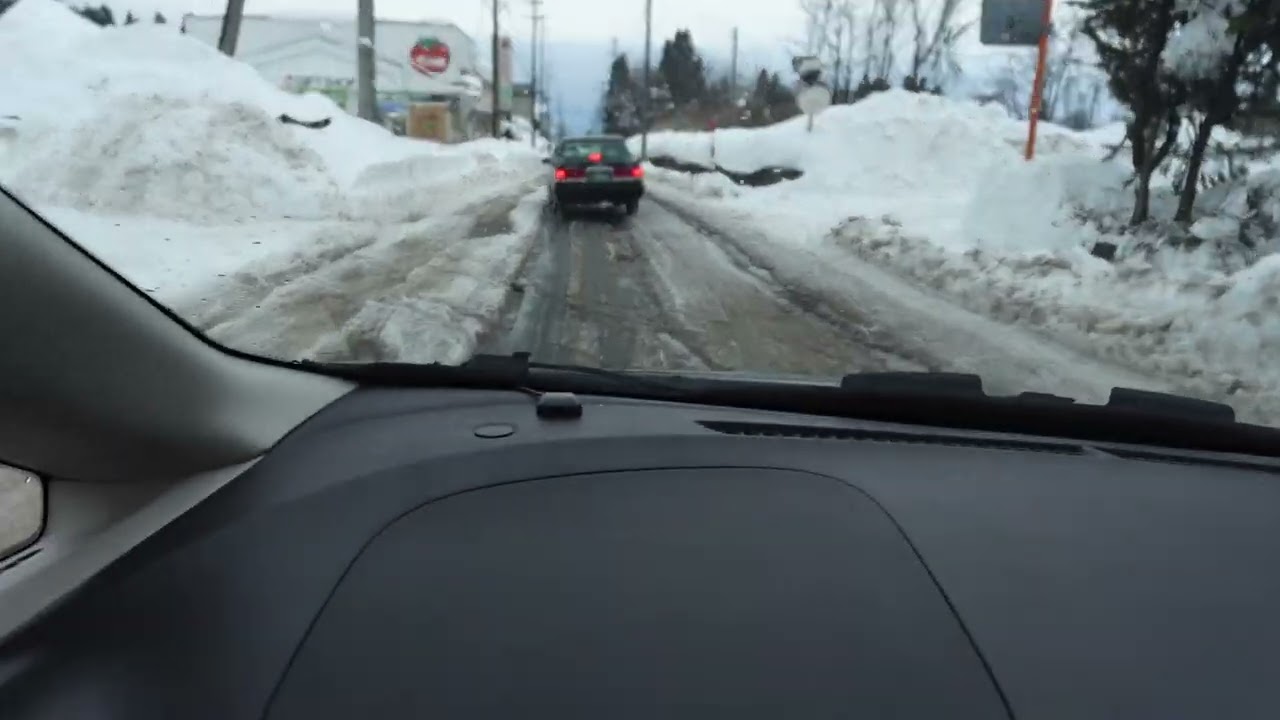 雪壁に囲まれた商店街　車窓から覗く雪国の日常　ー秋田県大館市2026年2月の記録　#8bitNews