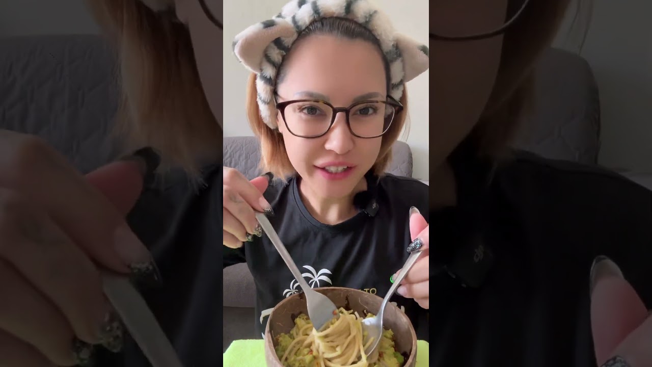 Avocado & Shrimp pasta is one of my favorite ☘️☘️ #mariaozawaofficial #cookingnimaria #avocadopasta